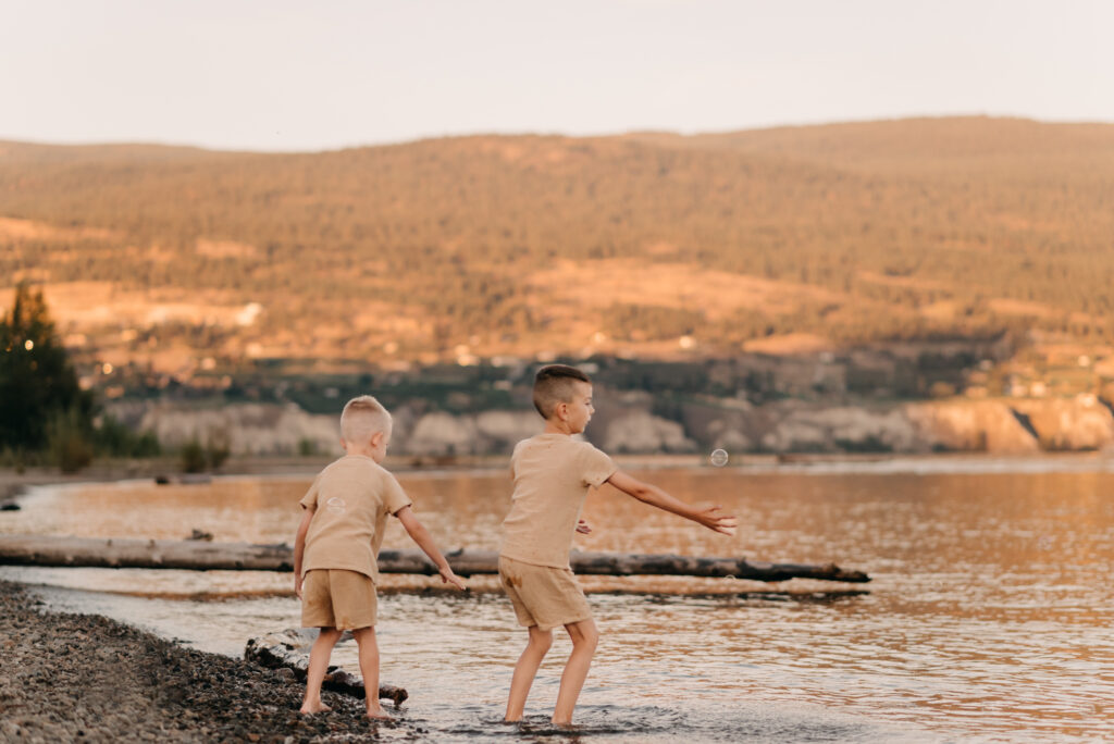 kids play in Penticton