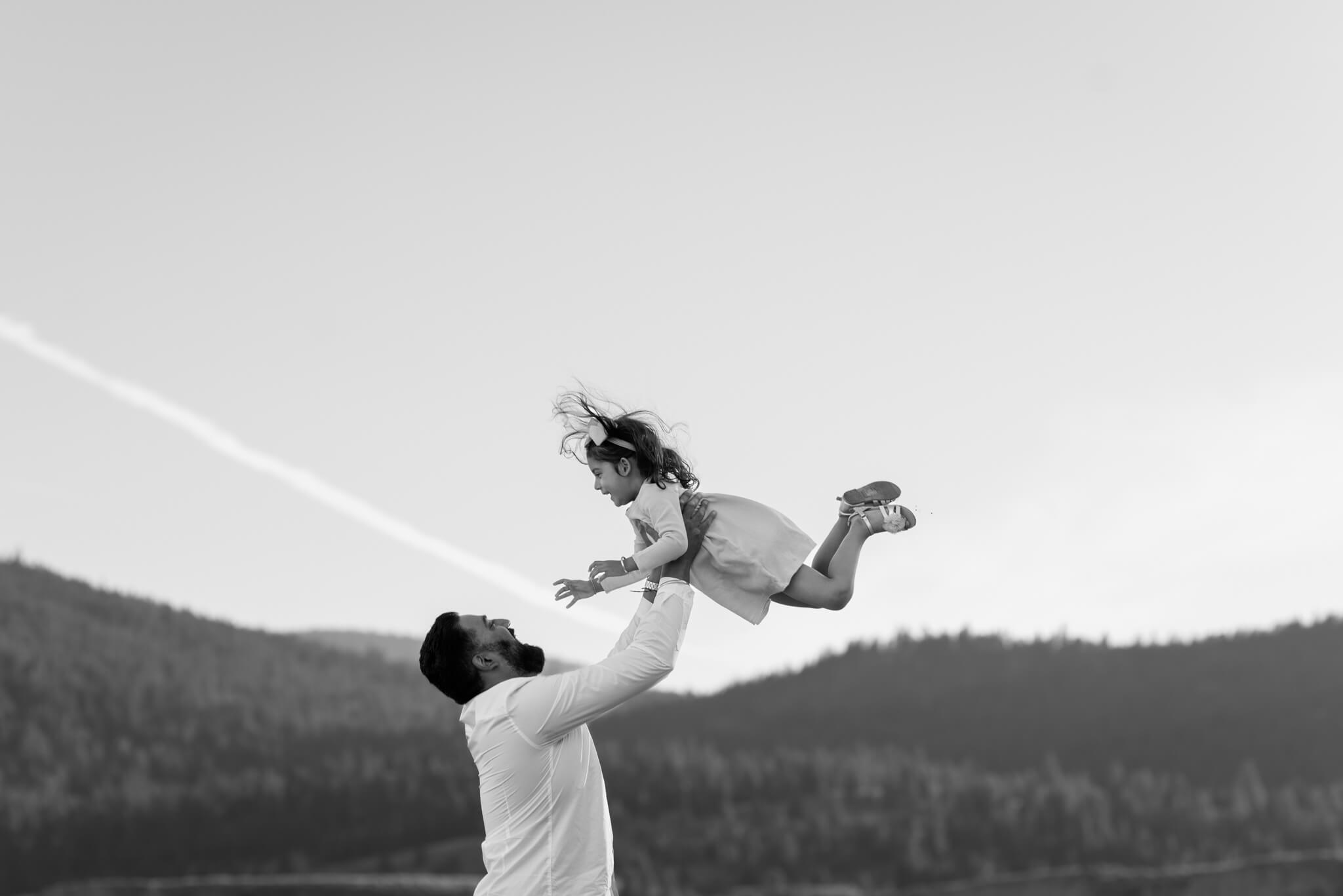 dad plays with his daughter in Penticton