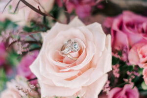 Gorgeous ring in pink/ purple flowers
